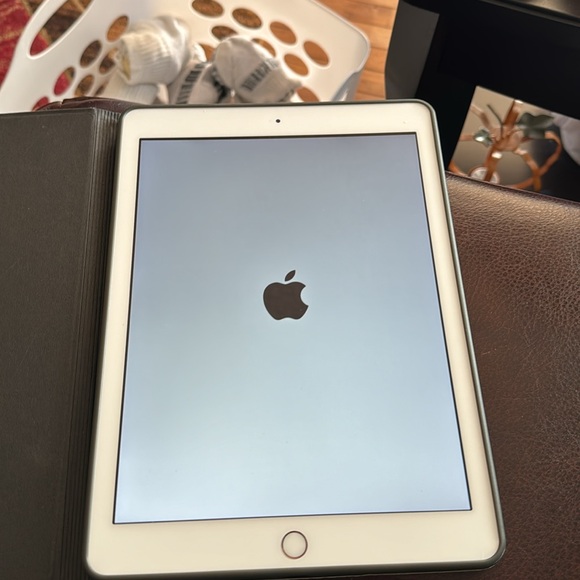 iPad sixth generation - Picture 2 of 4